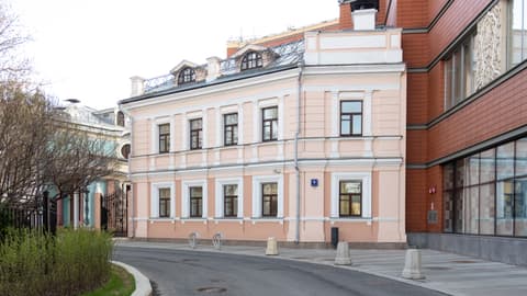 Отдельно стоящее здание, Средний Овчинниковский пер., 8с2, фото 1