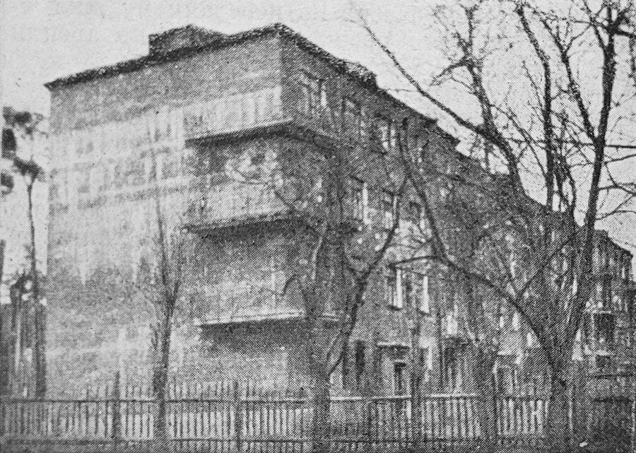 Дом рабочего жилищно-строительного кооперативного товарищества «Богатырский посёлок» в селе Богородском. Из журнала «Жилищное товарищество, жилище и строительство», 1928, № 37. 1928