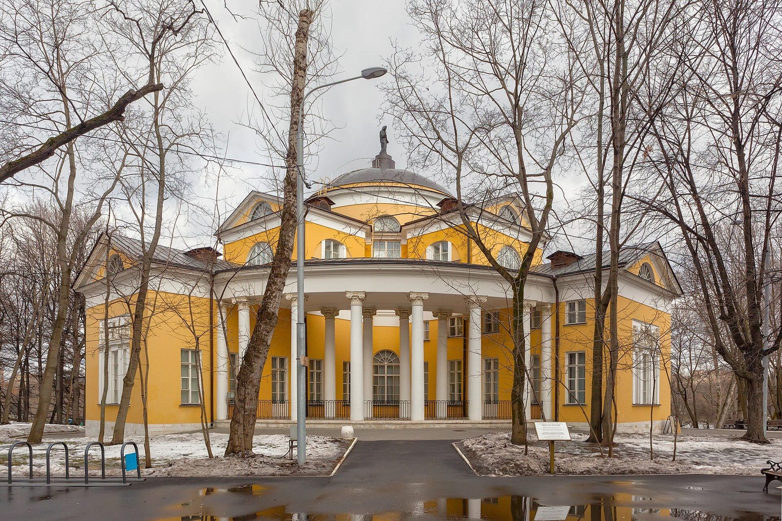 Дворец Николая Дурасова в усадьбе Люблино. Владелец Люблина купил Красное в 1808 году. февраль 2014