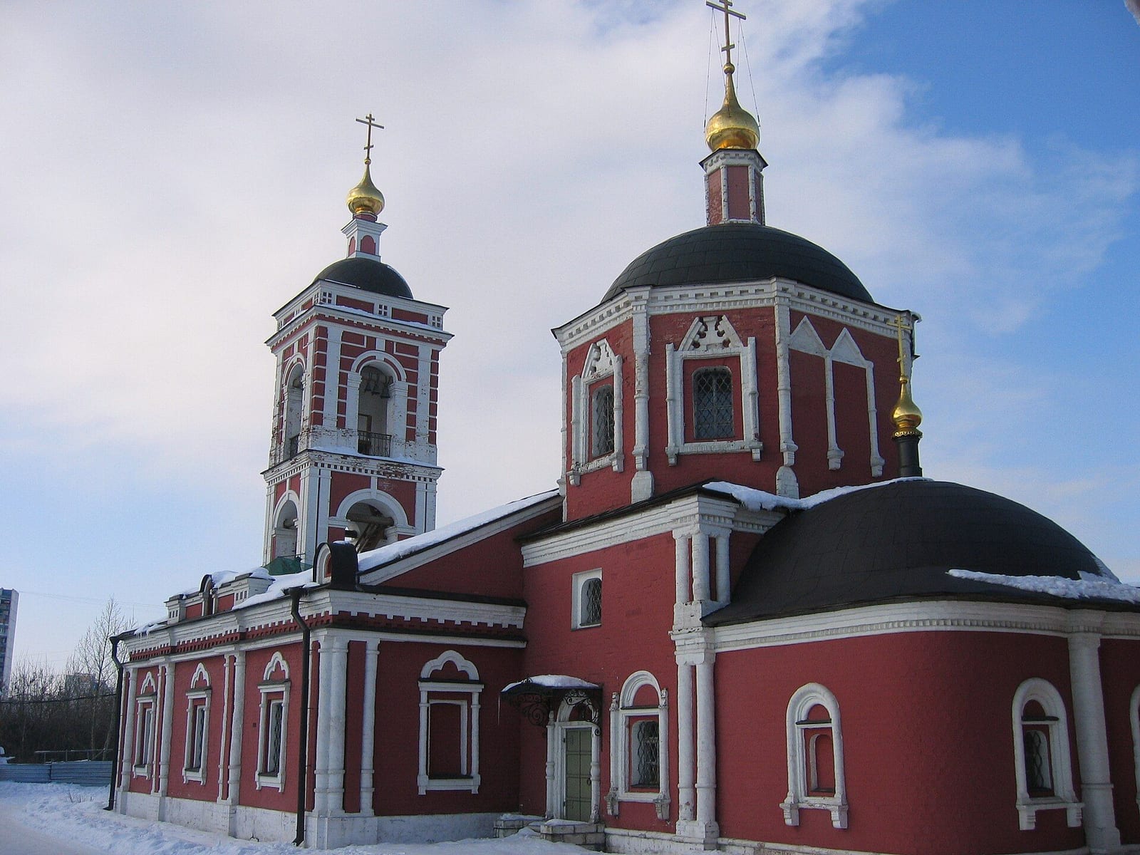 Церковь Покрова на Городне на 2-й Покровской улице, единственный памятник архитектуры федерального значения в районе. февраль 2009