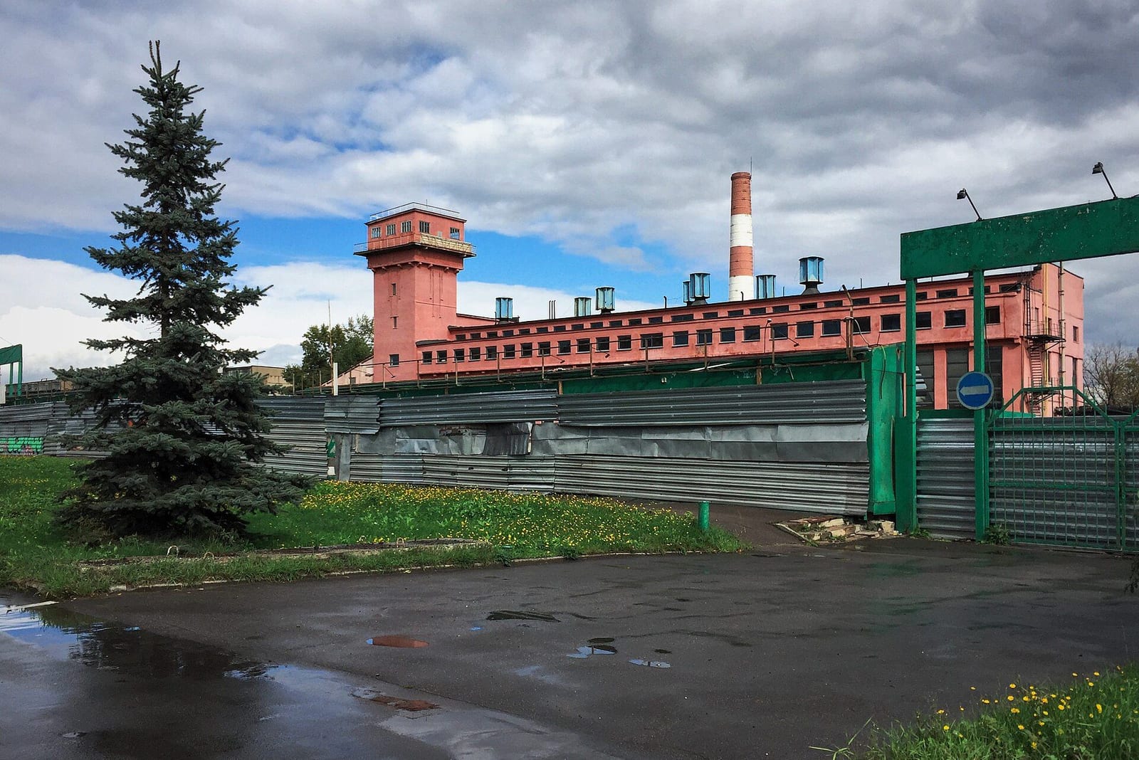 Здание заводской электростанции Лианозовского электромеханического завода на Дмитровском шоссе, 110. сентябрь 2016