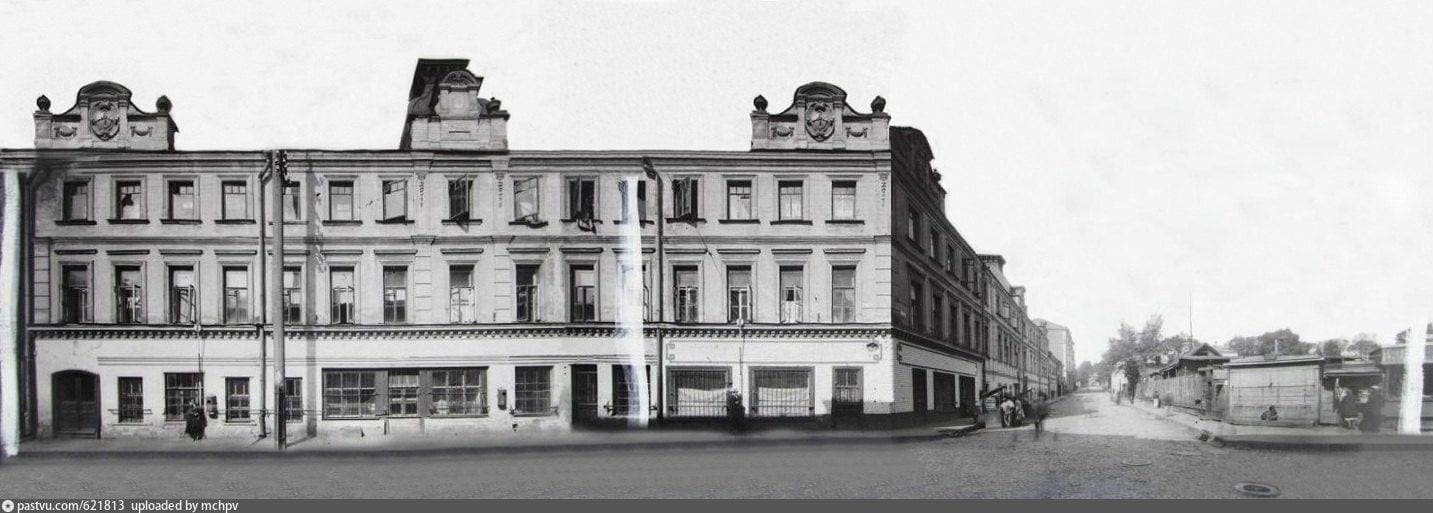 Угловой дом № 11 по Домниковской улице, справа уходит вглубь Докучаев переулок. Госкаталог музейного фонда, 1934–1935