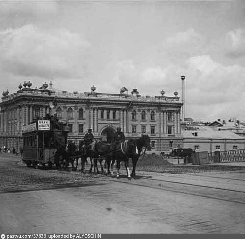 Конка у Большого Каменного моста, вид в сторону Ленивки. Фото В. Г. Шухова. 1900–1905