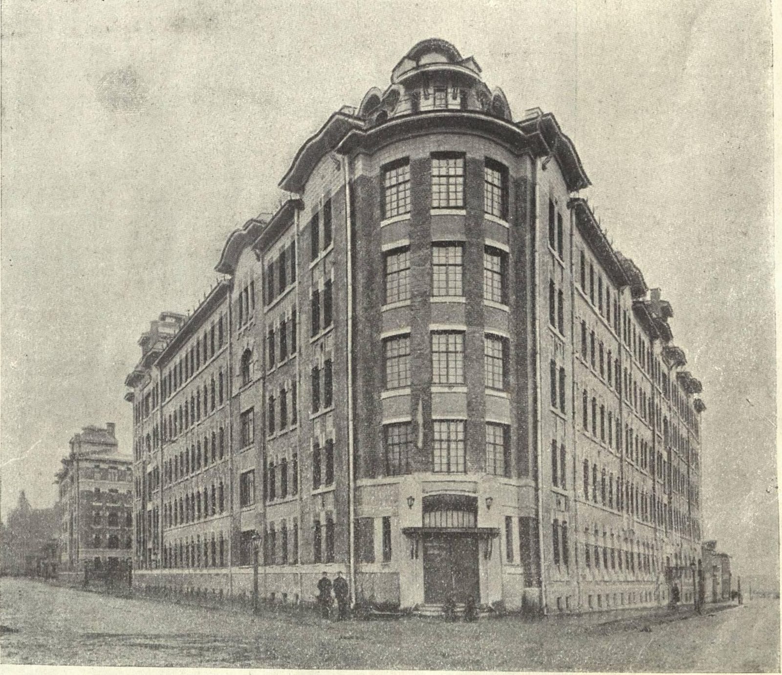 Угловая башня дома для одиноких вскоре после постройки, 1911