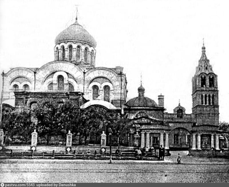 Новый Богоявленский храм архитектора В. Е. Сретенского и старая колокольня. 1909–1910