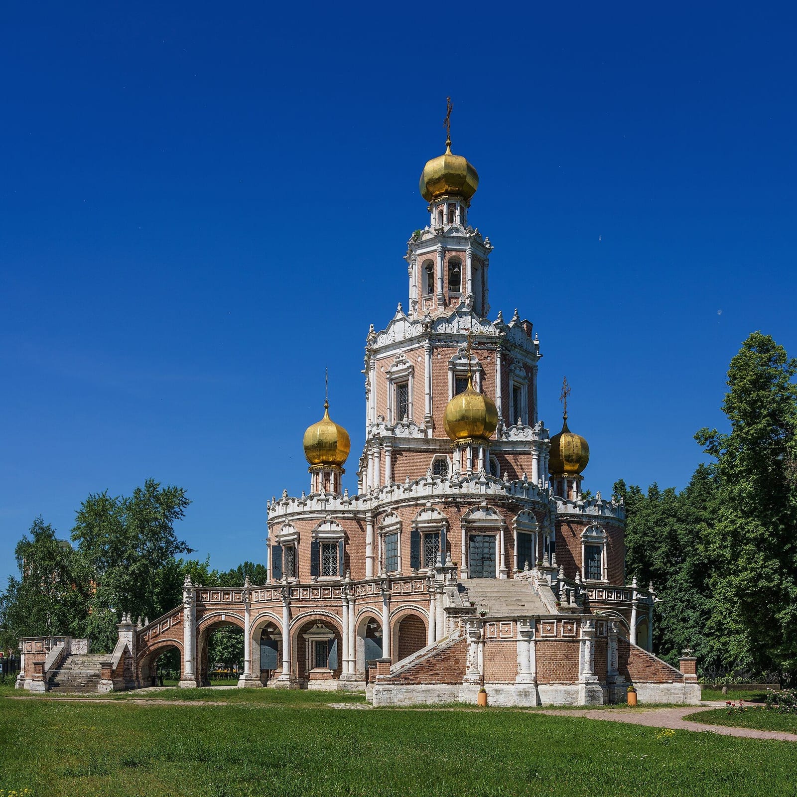 Церковь Покрова в Филях на Новозаводской улице, 6, памятник федерального значения. июнь 2019