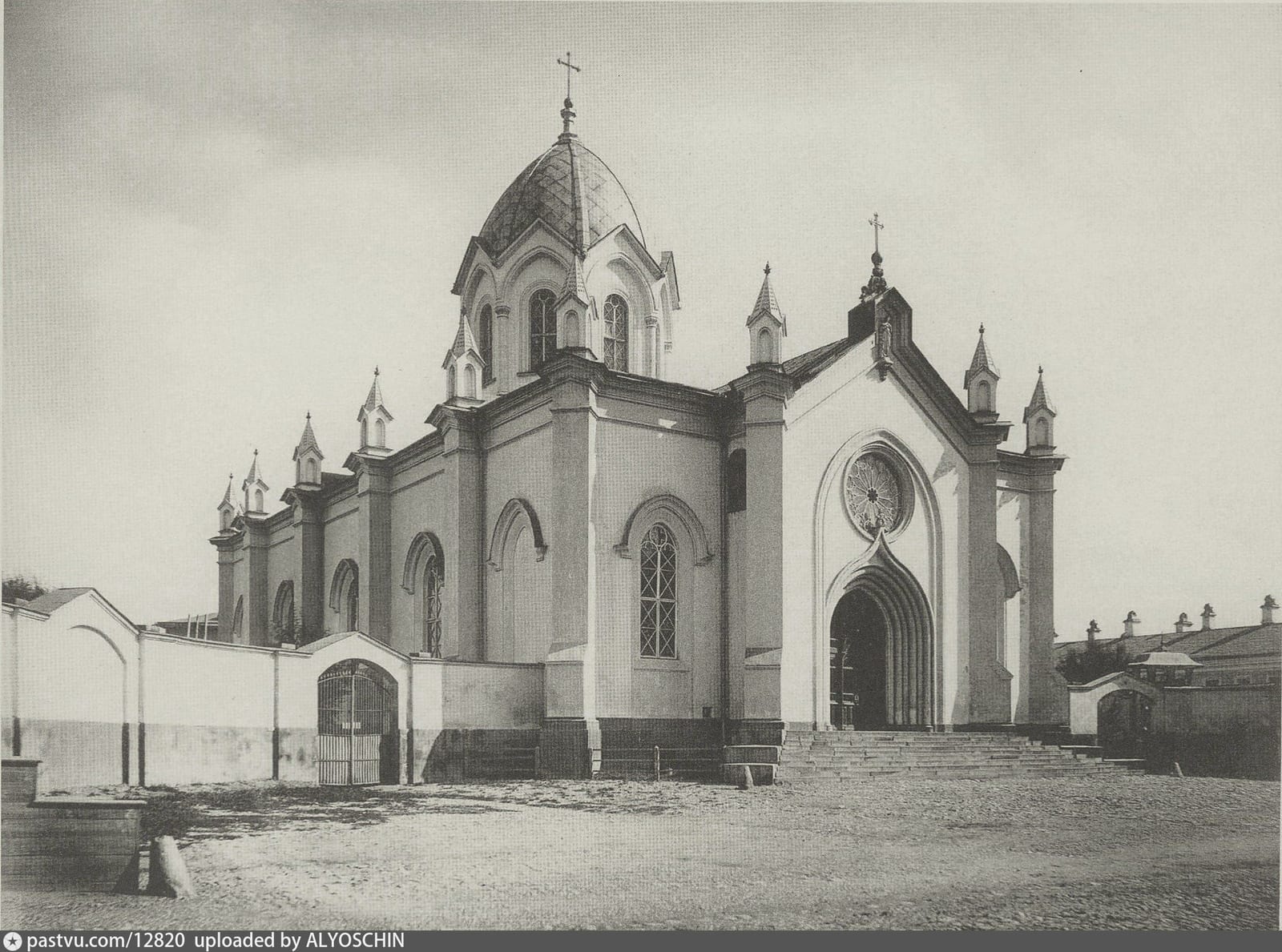 Римско-католическая церковь Петра и Павла. Альбом Н. А. Найдёнова «Москва. Виды некоторых городских местностей, храмов, примечательных зданий», 1884, 1883
