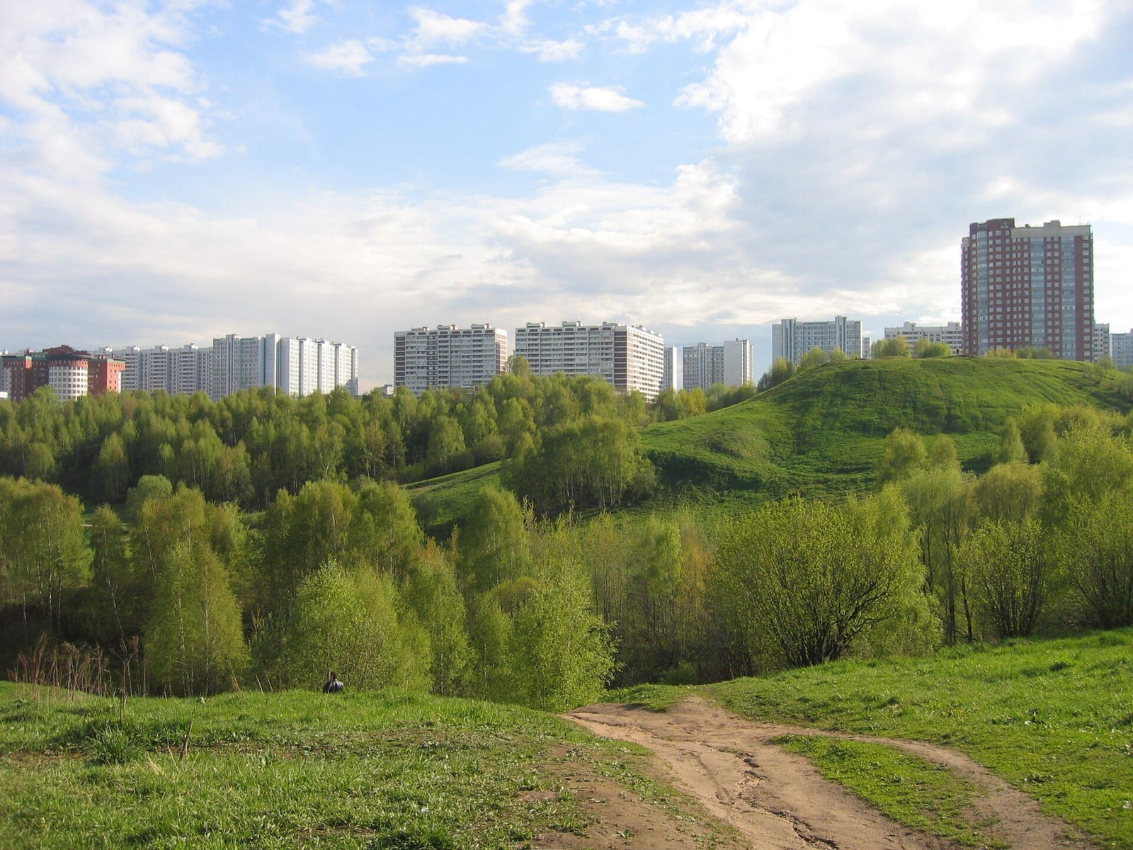 Крылатские холмы и дома района 1980-х годов. май 2007