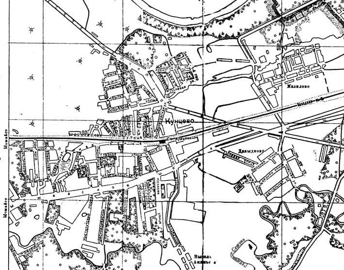 Город Кунцево на плане Москвы 1940 года. Железная дорога делит его пополам: к северу дачные кварталы и Рублёвское шоссе, к югу Новое Кунцево и фабричные улицы, справа Мазилово и Давыдково. 1940