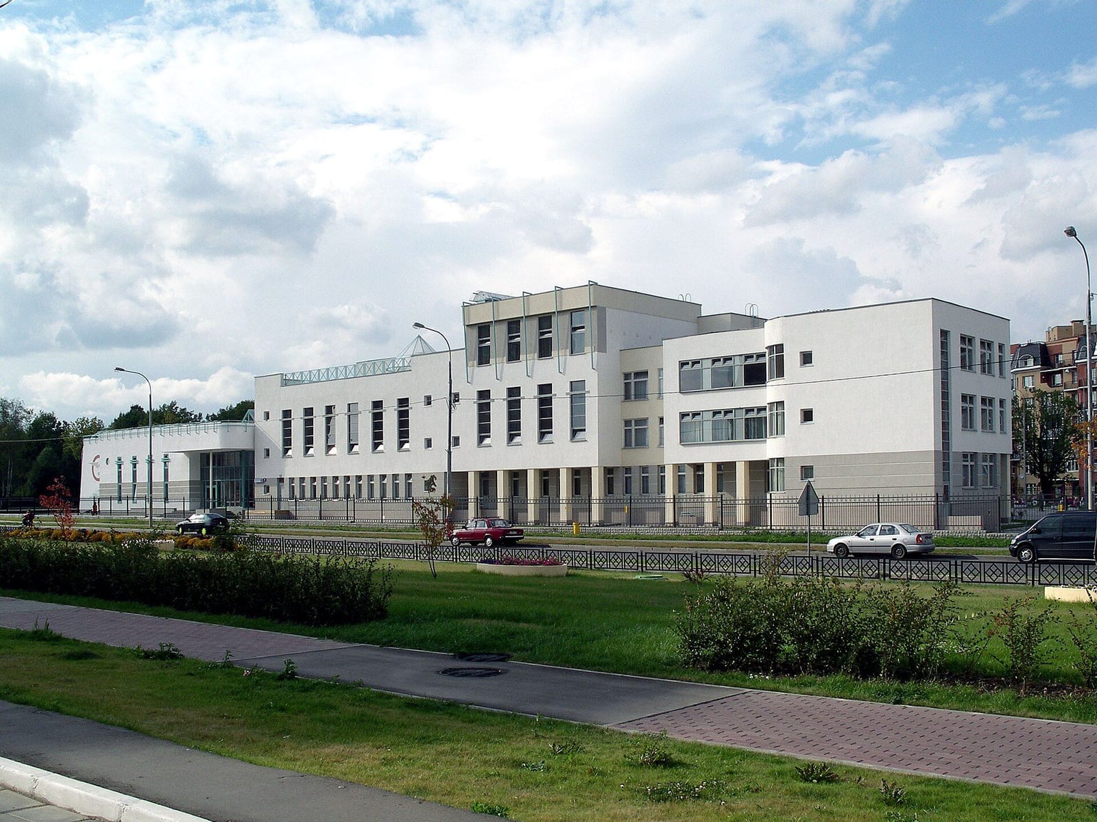 Новые здания района в год постройки, у Родионовской улицы. август 2005