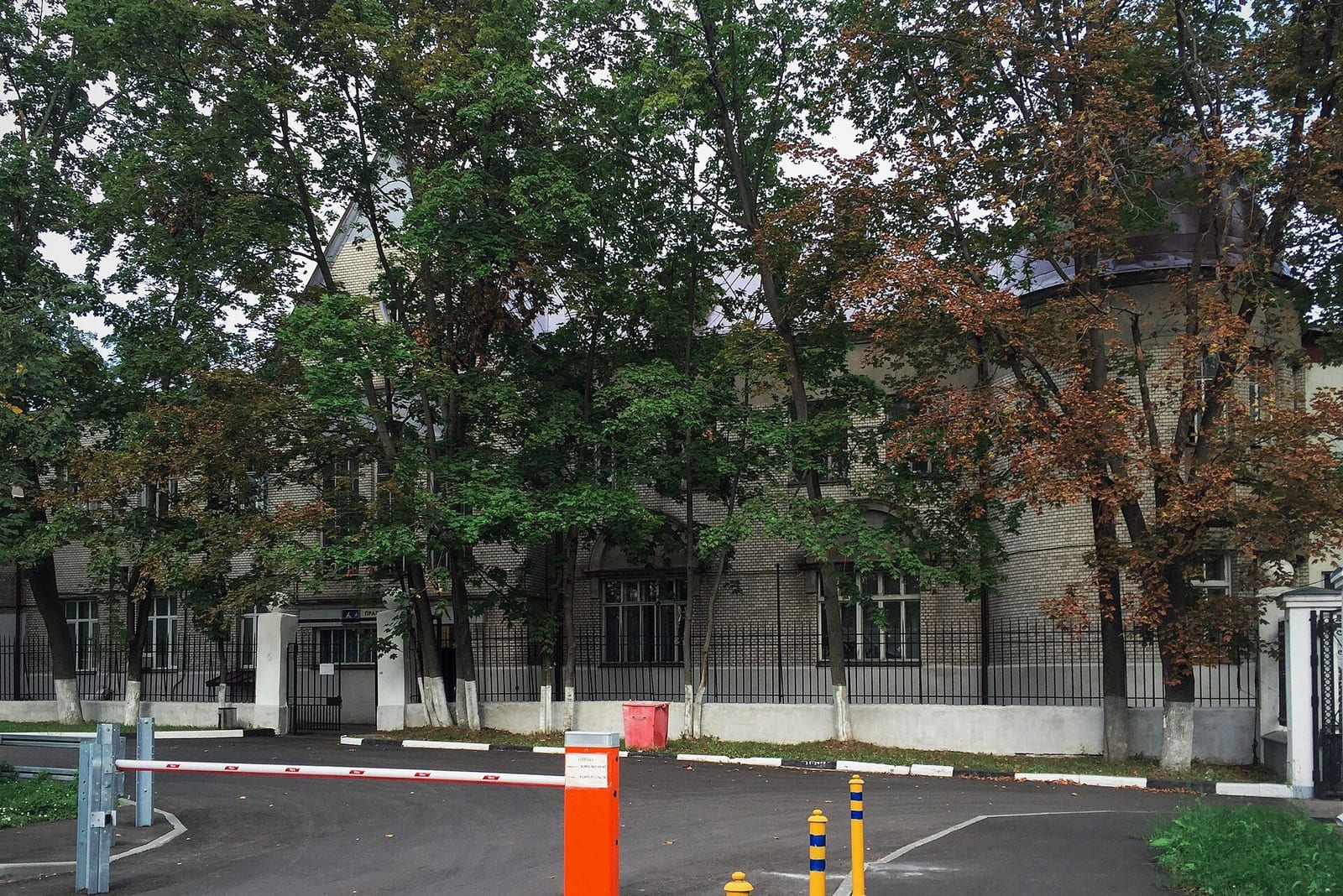 Бывший дом Патрикеева на Правобережной улице, в то время здание больницы. август 2016