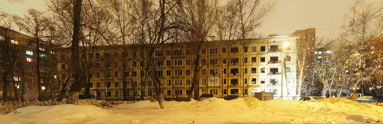 Дом 25 на улице Марии Ульяновой. До 1963 года улица называлась 3-й улицей Строителей. февраль 2015