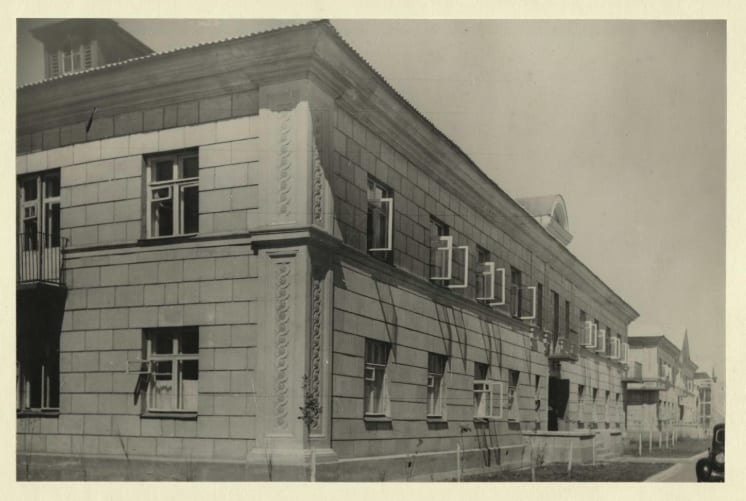 Жилые дома в посёлке Люблино, архитектор Д. М. Соболев. Фотопечать из фондов РГБ, автор снимка неизвестен. 1940-е