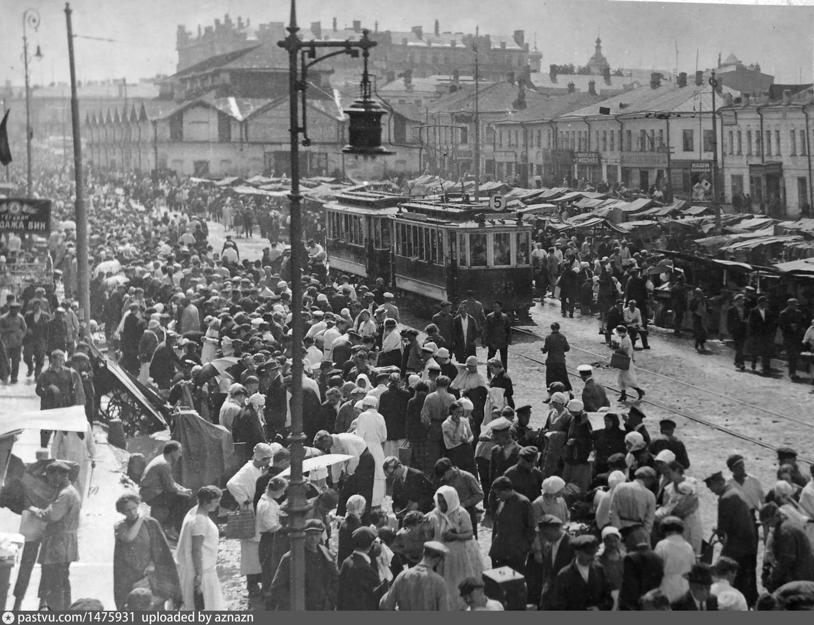 Смоленский рынок в годы нэпа, незадолго до закрытия. Почтовая открытка. 1925
