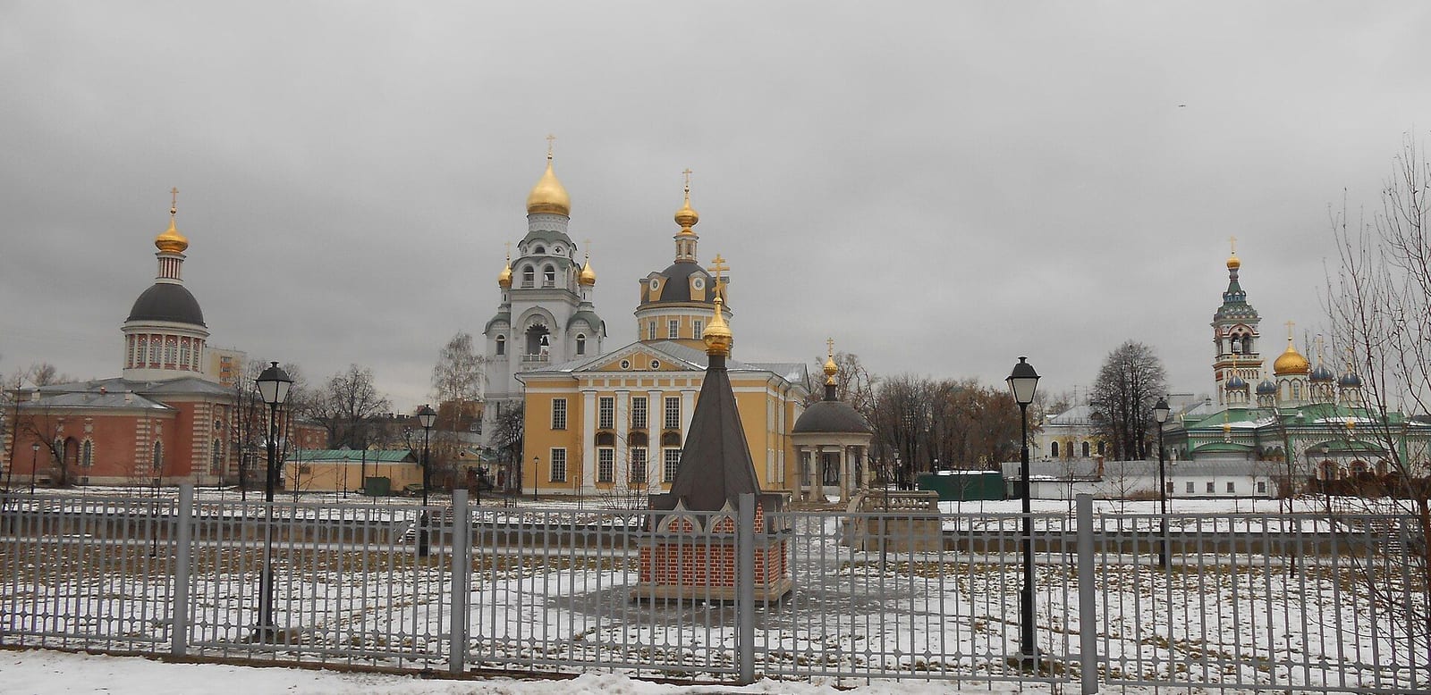 Храмы Рогожского посёлка с восточной стороны. декабрь 2014