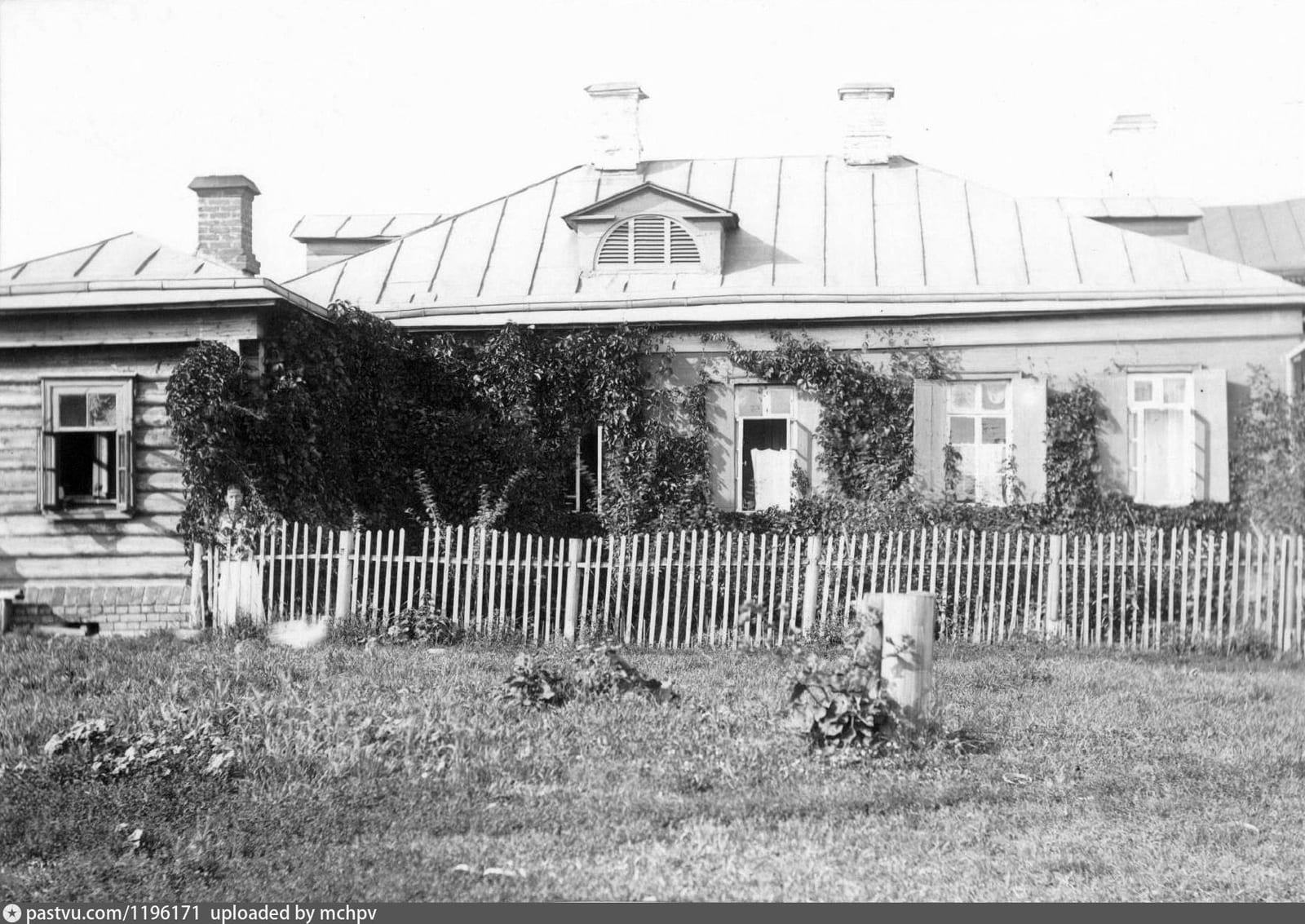 Большой Никольский переулок, дом при обсерватории, где в 1859–1866 годах жил астроном Ф. А. Бредихин. Госкаталог музейного фонда, датировка условная. 1870–1880