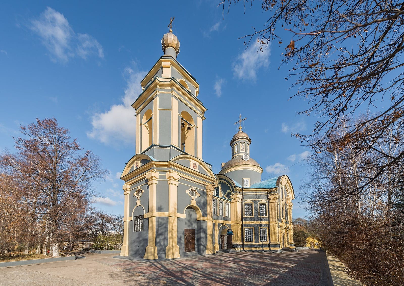 Никольская церковь 1699–1706 годов в Троекурово, Рябиновая улица, 24А. октябрь 2015