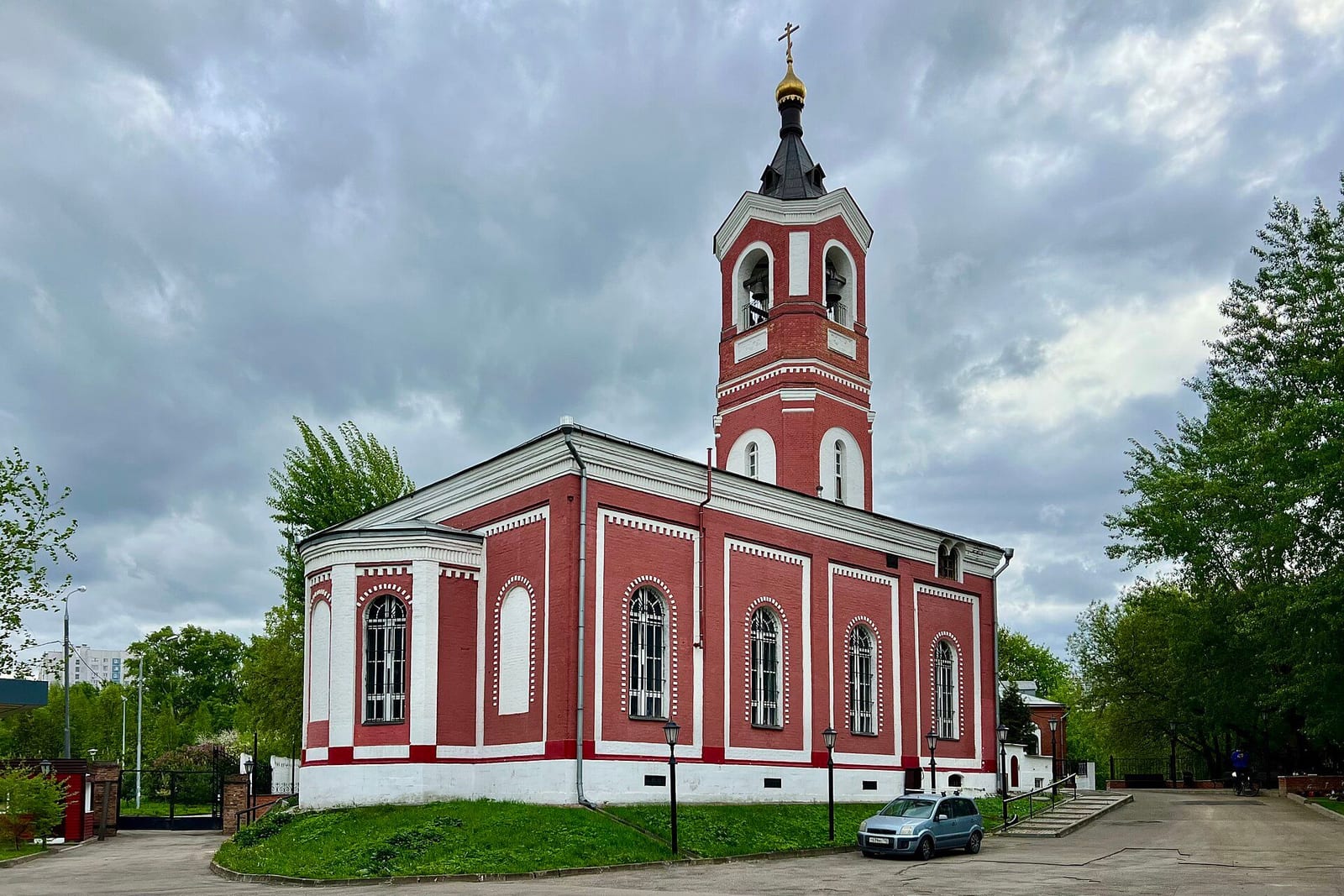 Церковь Троицы в Борисове, построенная в 1868–1873 годах на месте прихода у Борисовского пруда. Памятник в реестре объектов культурного наследия. май 2025