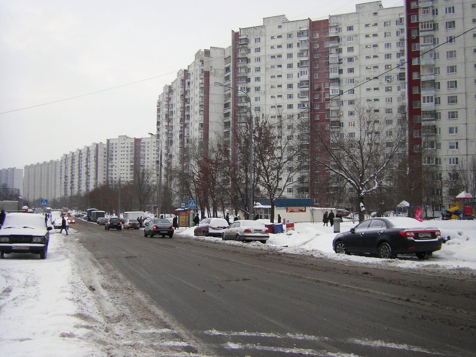 Воронежская улица у пересечения с Ясеневой. Название дано 3 января 1977 года. февраль 2012
