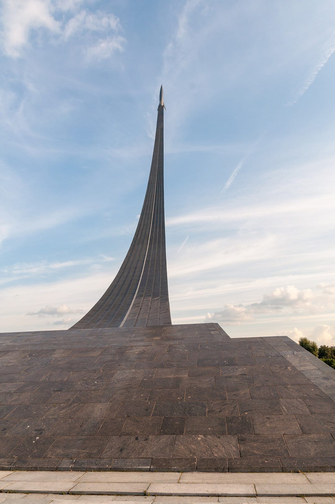 Монумент «Покорителям космоса» на проспекте Мира. 2019