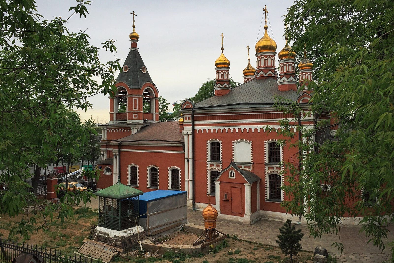 Церковь Рождества Богородицы во Владыкине у Алтуфьевского шоссе, объект культурного наследия федерального значения. май 2016