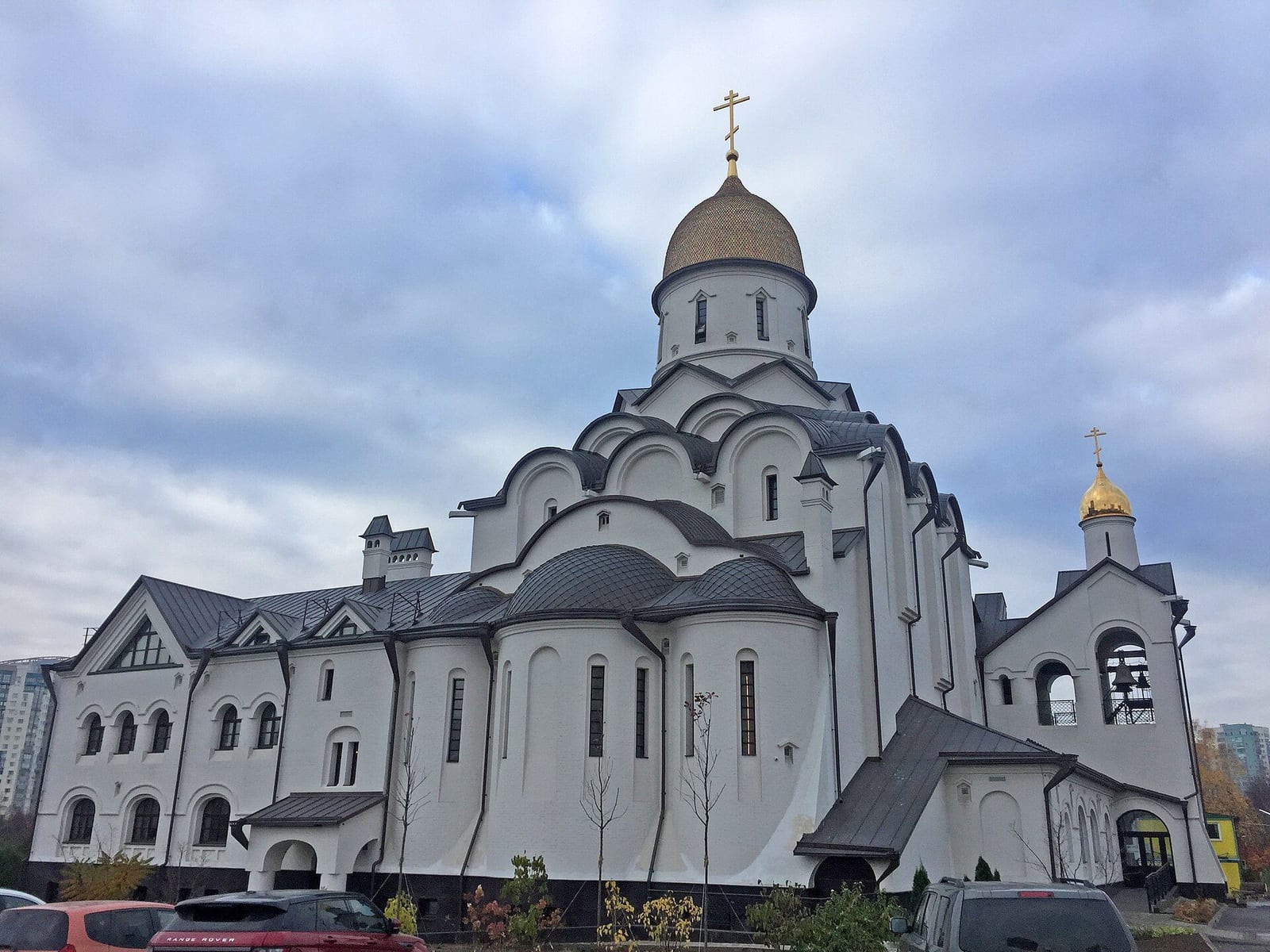 Храм Александра Невского при МГИМО на улице Лобачевского, на земле бывшего Никольского. 2019