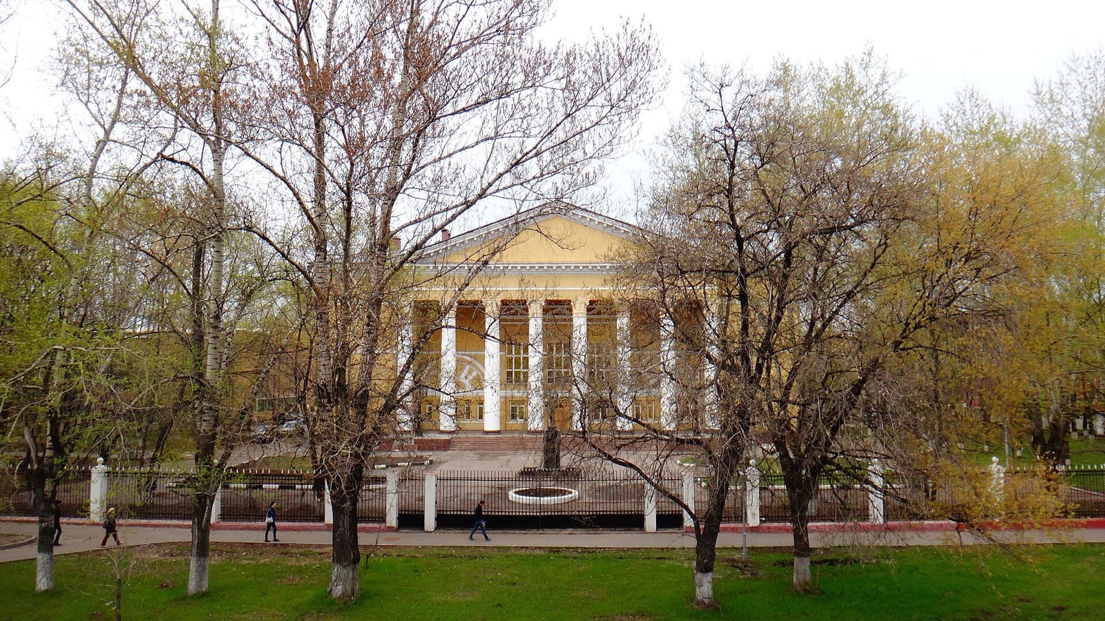 Дом культуры имени 40-летия Октября завода «Молния», построенный в 1958 году на Рязанском проспекте. апрель 2016