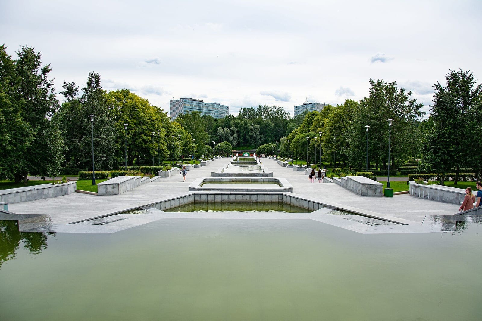 Каскадный фонтан в Парке 40-летия Победы у Центральной площади. декабрь 2020