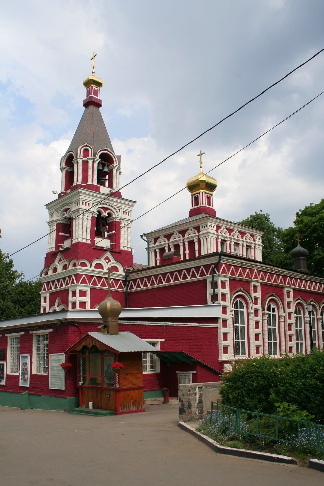 Храм Параскевы Пятницы на Старокачаловской улице, 8, корпус 1. Памятник регионального значения. май 2010