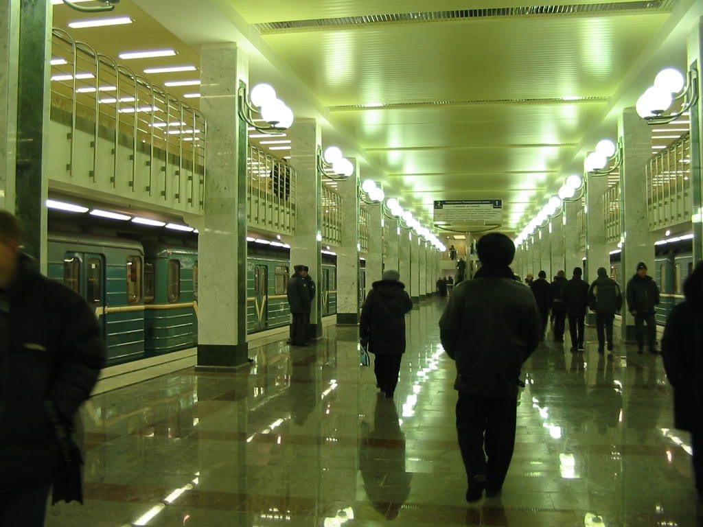 Станция «Бульвар Дмитрия Донского» в день открытия. 26 декабря 2002