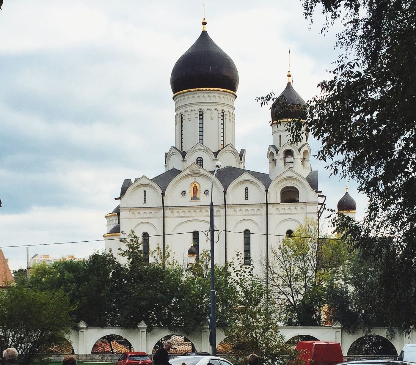 Церковь преподобного Серафима Саровского в Раеве на проезде Шокальского, 48. сентябрь 2015