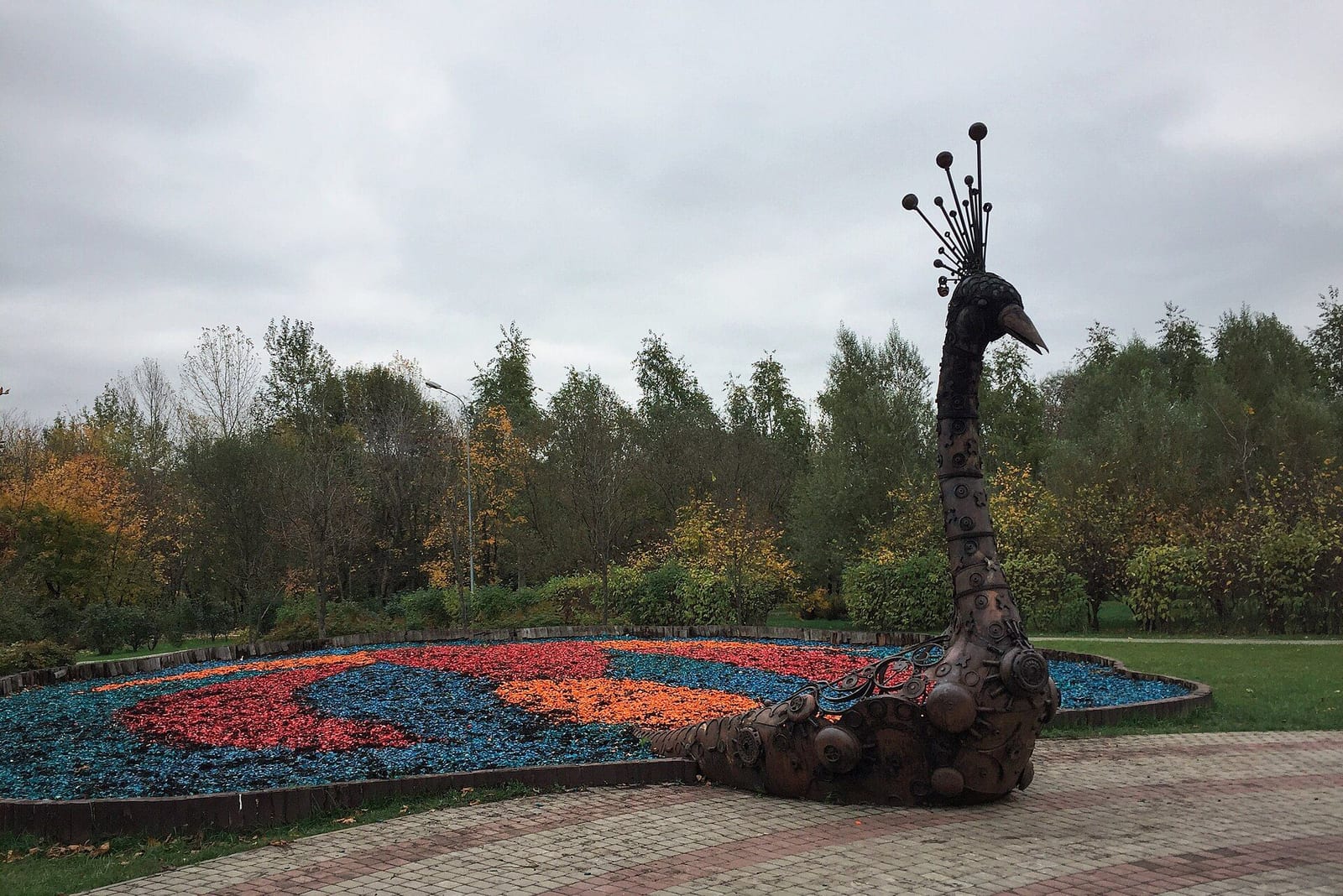 Парк в долине Яузы у Северодвинской улицы, клумба «Павлин». октябрь 2016