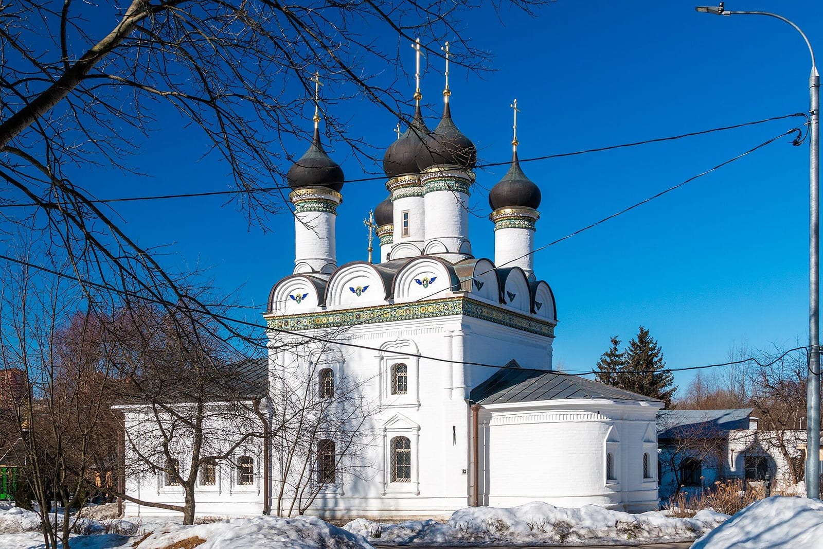 Церковь Покрова Пресвятой Богородицы на улице Саломеи Нерис, 4, корпус 2. Памятник федерального значения. март 2022