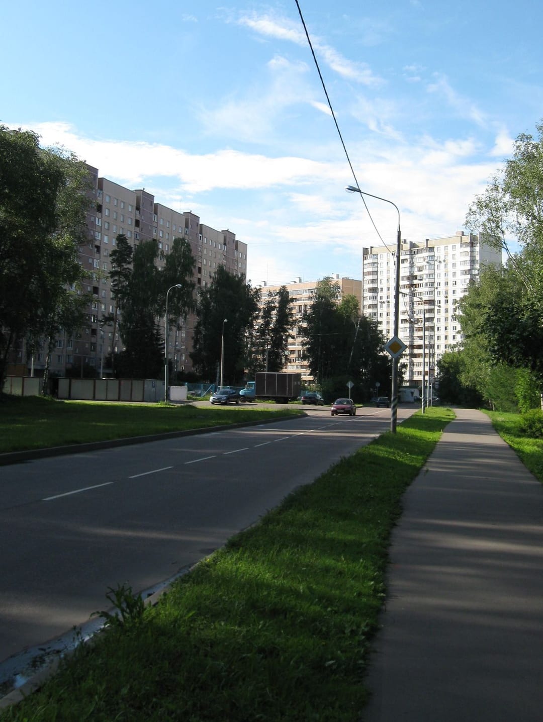 Улица Болдов Ручей, названная в 2006 году по ручью между кварталами 11-го микрорайона. лето 2008
