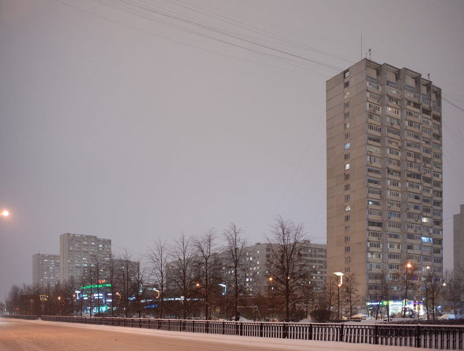 Строгинский бульвар, получивший имя 6 августа 1979 года по деревне Строгино. декабрь 2023