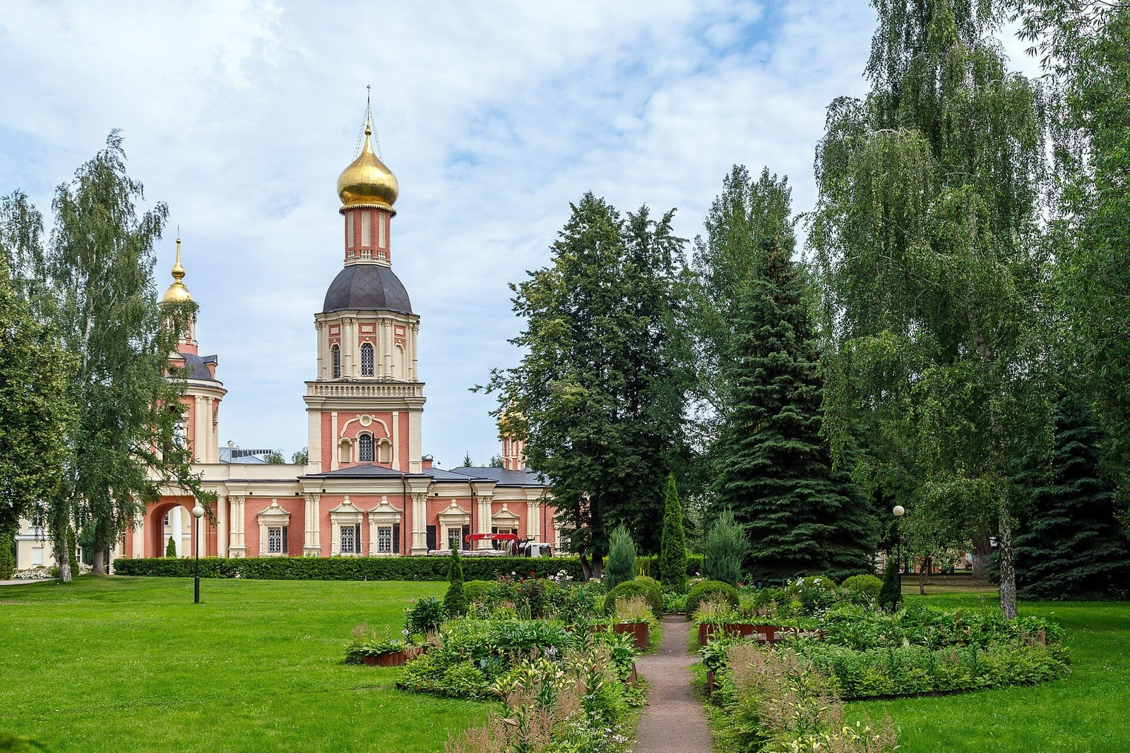 Церковь Живоначальной Троицы в усадьбе Свиблово, объект культурного наследия федерального значения. июль 2025
