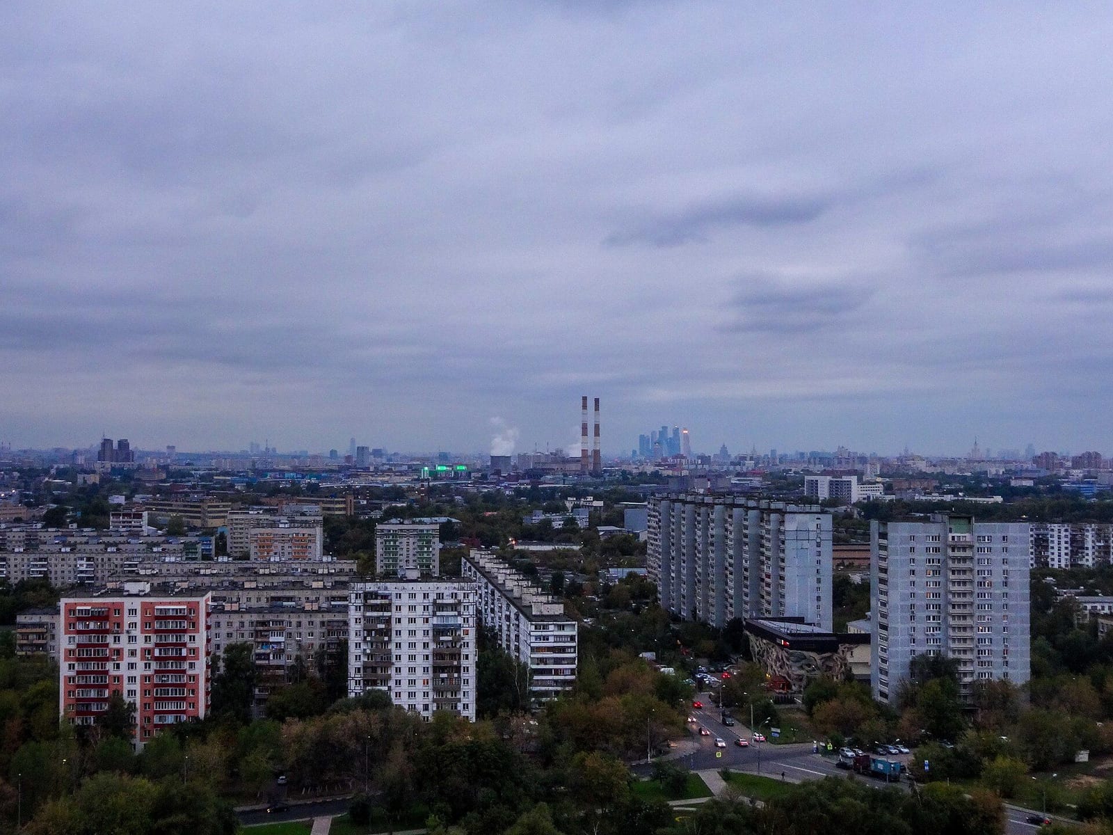 Вид сверху на Грайвороновскую улицу, бывшую главную улицу деревни Грайвороново, и кварталы района. сентябрь 2014