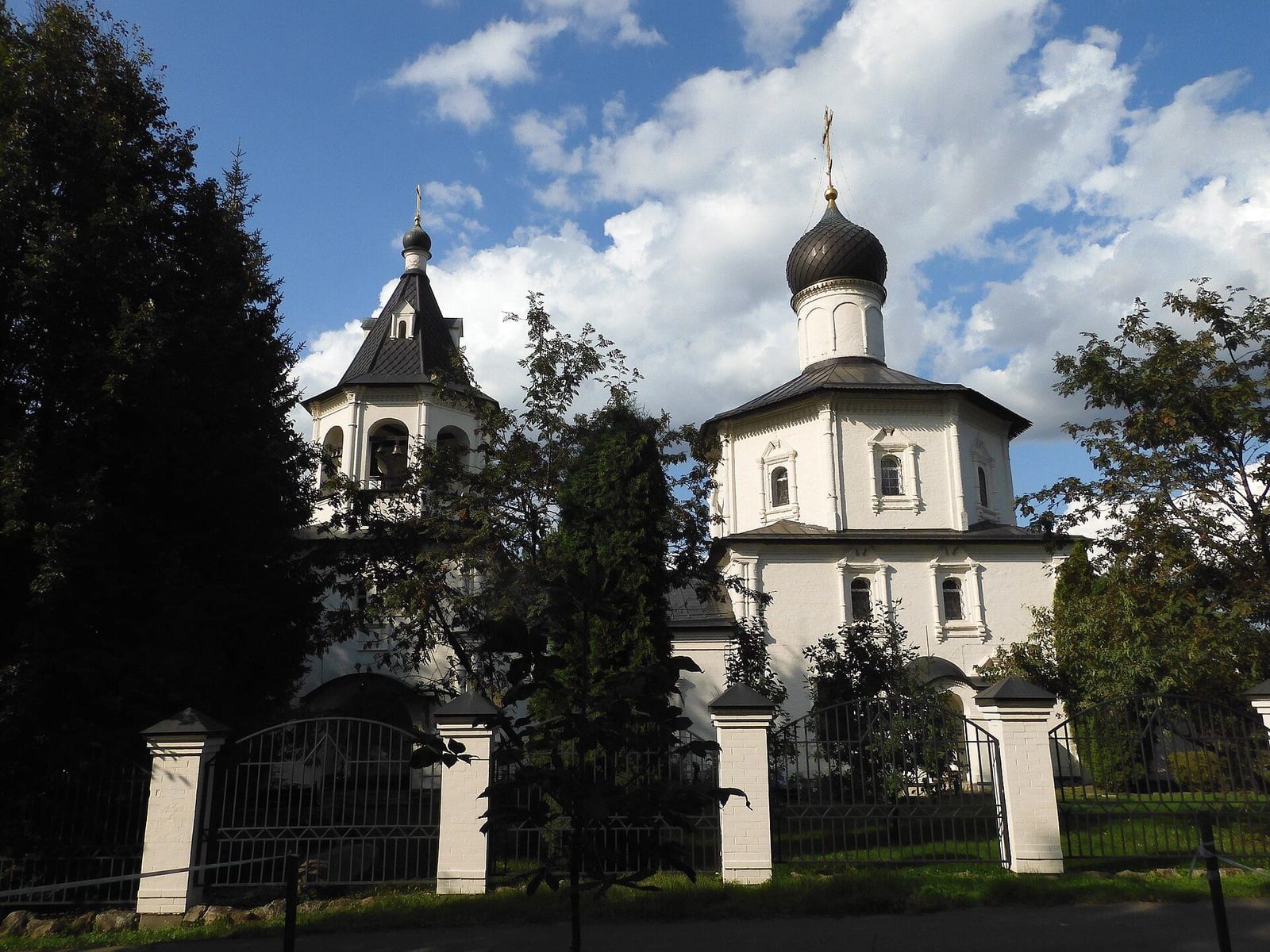 Церковь Архангела Михаила в Станиславле, в реестре памятников датирована 1696 годом. сентябрь 2023
