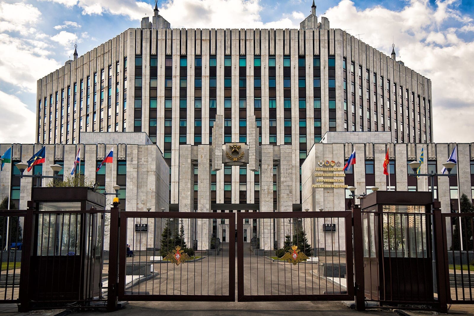Здание Военной академии Генерального штаба на проспекте Вернадского, 100. май 2016