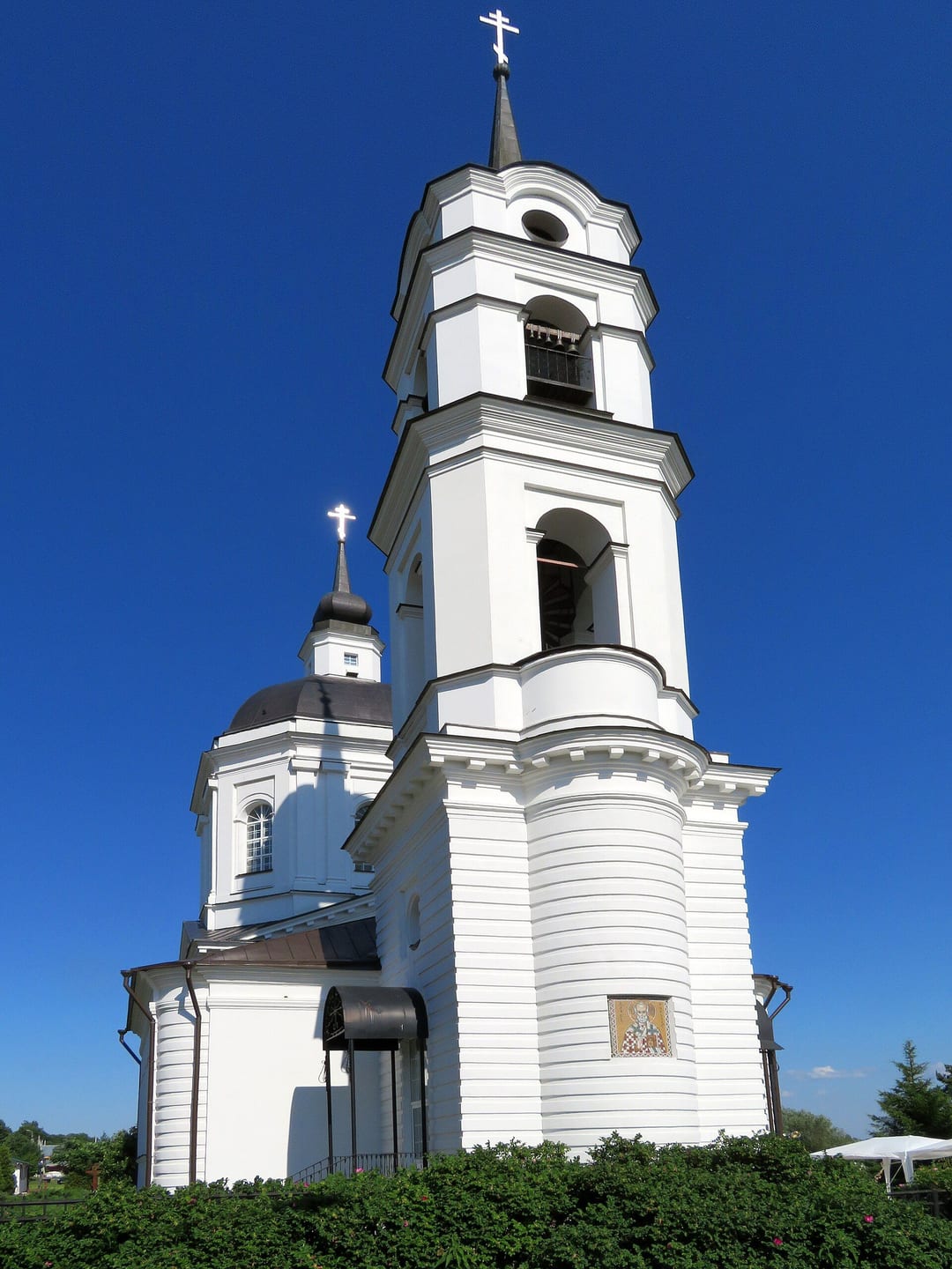 Никольская церковь в Клёново, законченная к 1793 году на средства княгини Марии Черкасской. июнь 2020