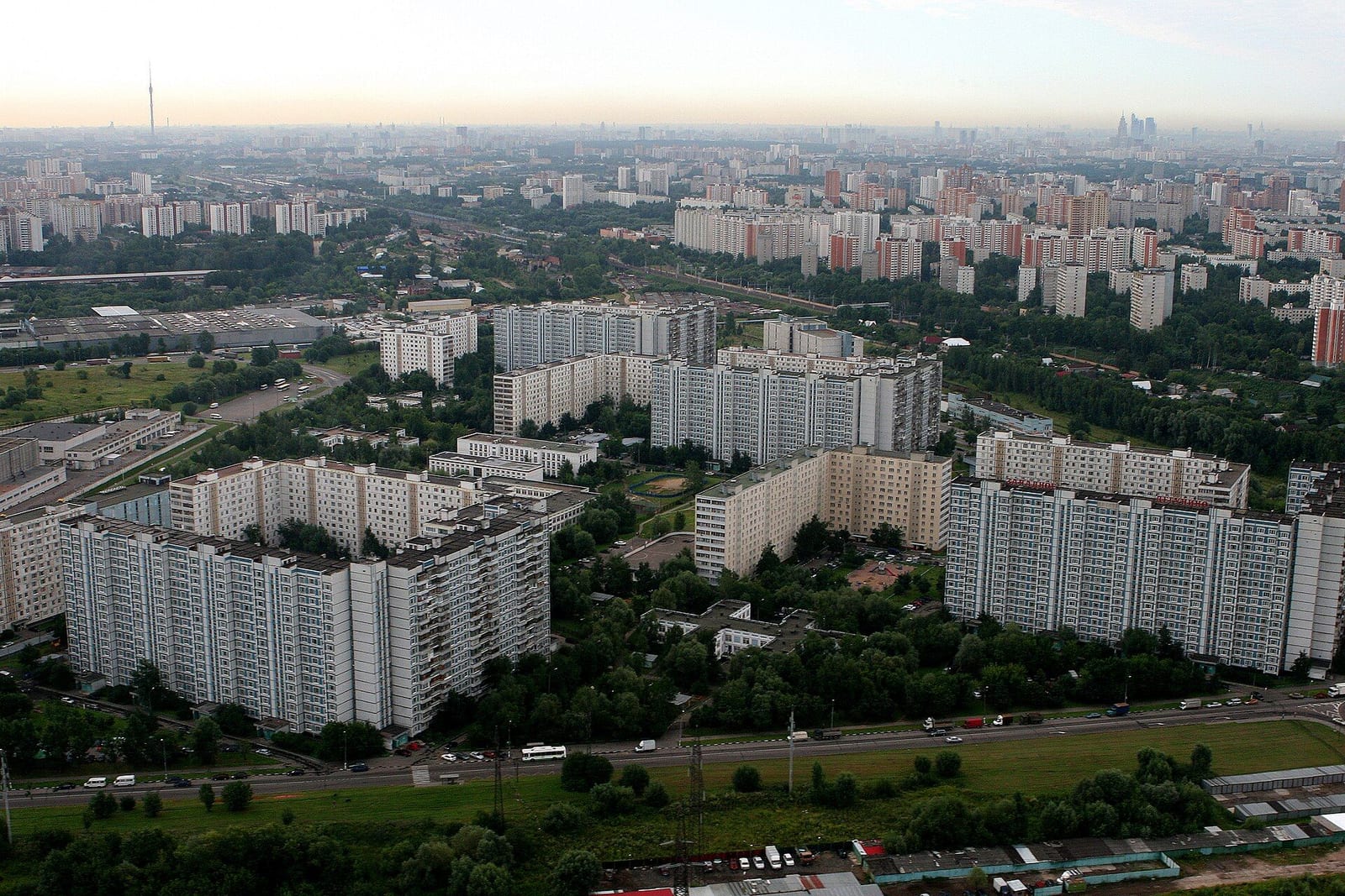Бусиново и север района с высоты, вдали кварталы Дегунино. август 2009